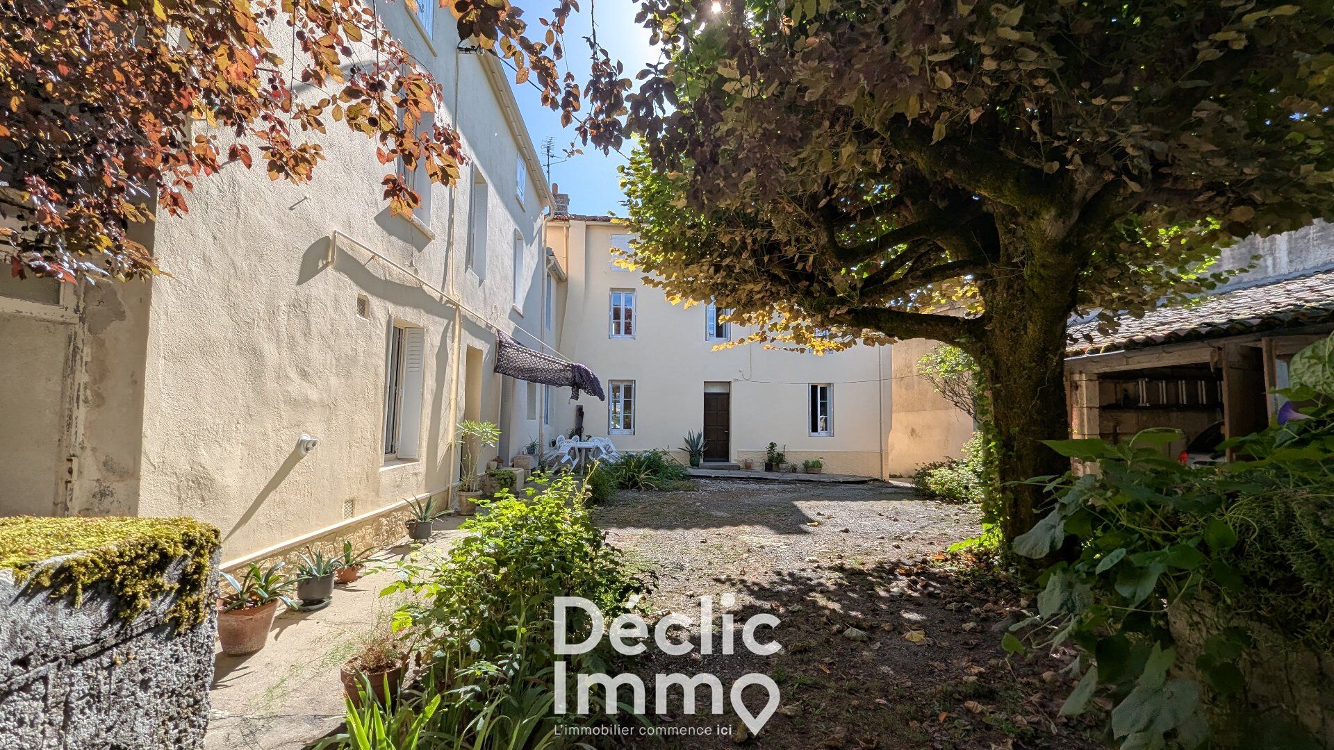Villa / Maison  T10 à vendre Angoulême 16000