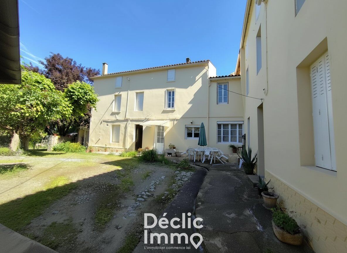 Villa / Maison  T10 à vendre Angoulême 16000