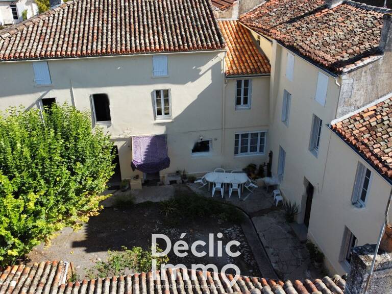 Maison en pierres avec jardin — photo 1