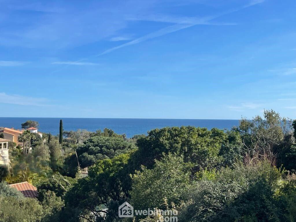 Photo Villas - 160m² - Les Issambres, 83380 Roquebrune-sur-Argens, France image 3/4