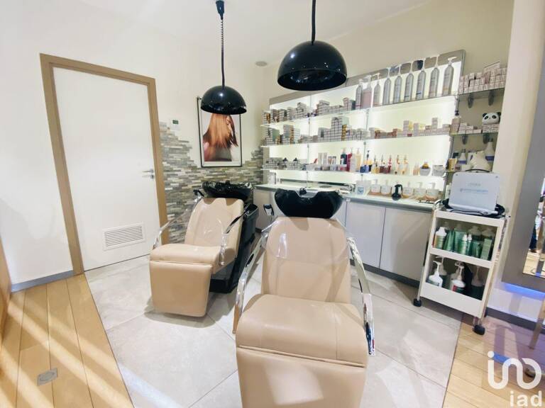 Vente Boutique/Local commercial 110 m&sup2; — photo 1