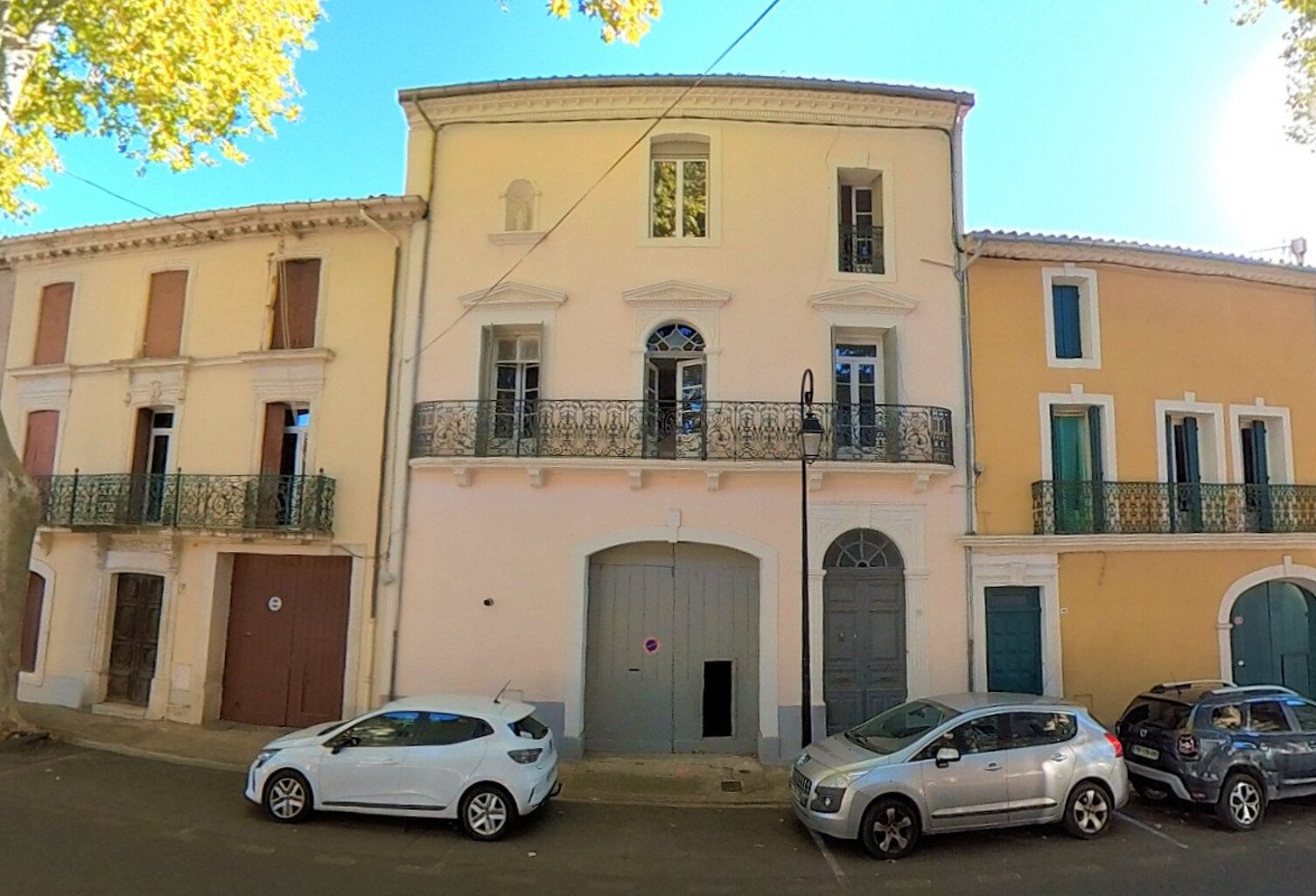 Élégante maison vigneronne avec piscine, vaste garage et cour intime à seulement 15 minutes des plages — photo 1