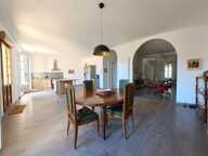 Élégante maison vigneronne avec piscine, vaste garage et cour intime à seulement 15 minutes des plages — photo 3