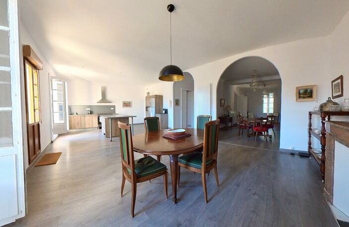 Élégante maison vigneronne avec piscine, vaste garage et cour intime à seulement 15 minutes des plages — photo 3