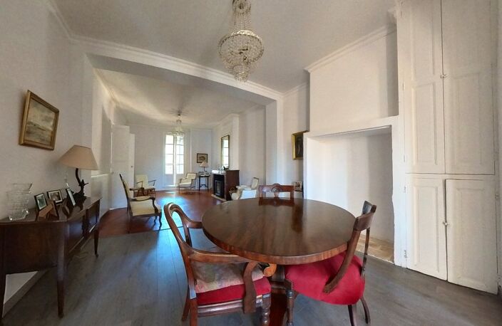 Élégante maison vigneronne avec piscine, vaste garage et cour intime à seulement 15 minutes des plages — photo 4