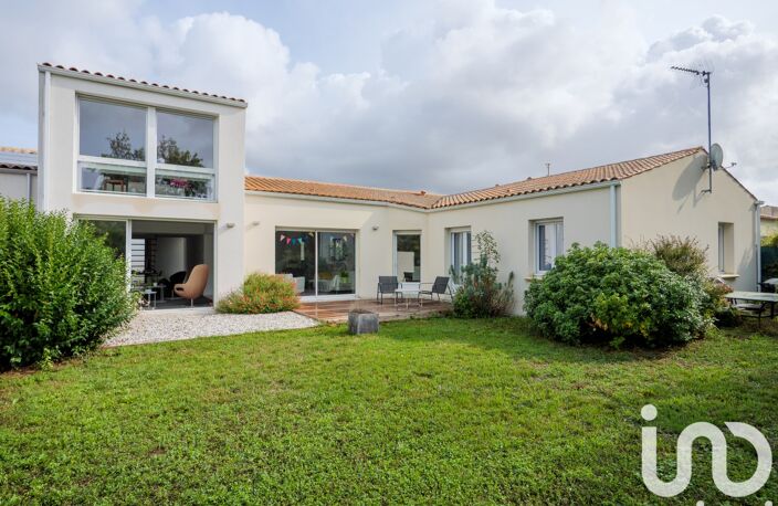 Vente Maison/villa 9 pièces — photo 2