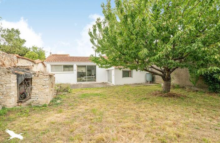 Maison en pierre de 3 pièces principales — photo 2