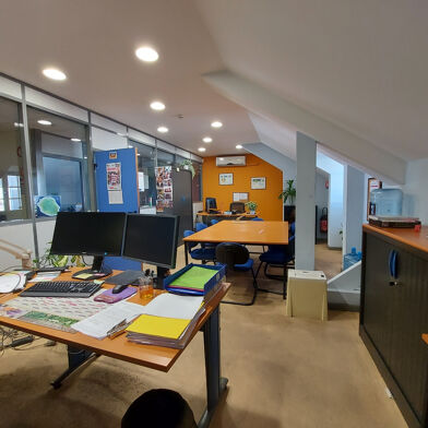 Commerce 4 pièces 2400 €