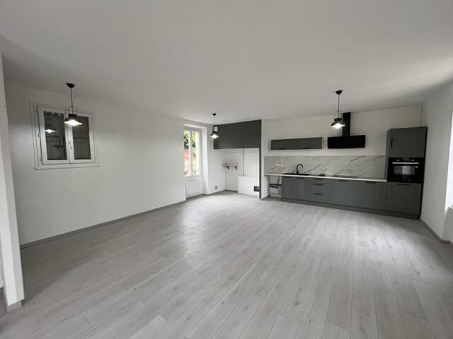 Immeuble à Albas — photo du bien