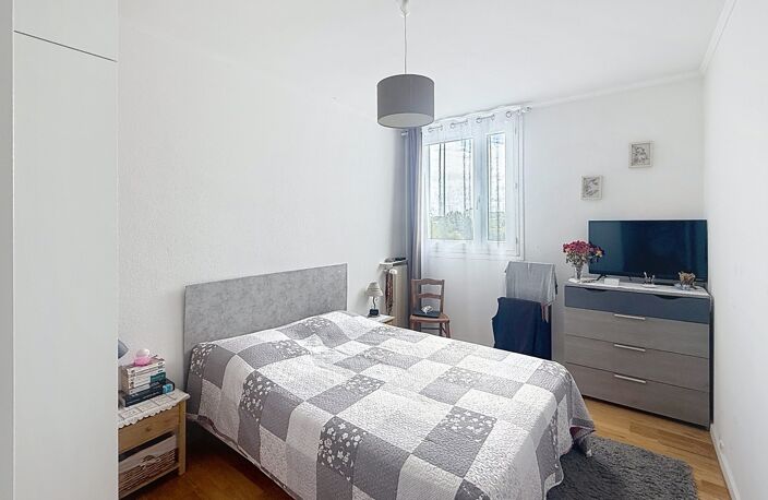 APPARTEMENT TYPE 4 PLEIN SUD VUE DEGAGEE — photo 5