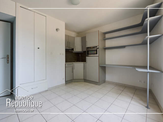 Pour investisseur a vendre T1 place de la republique — photo du bien