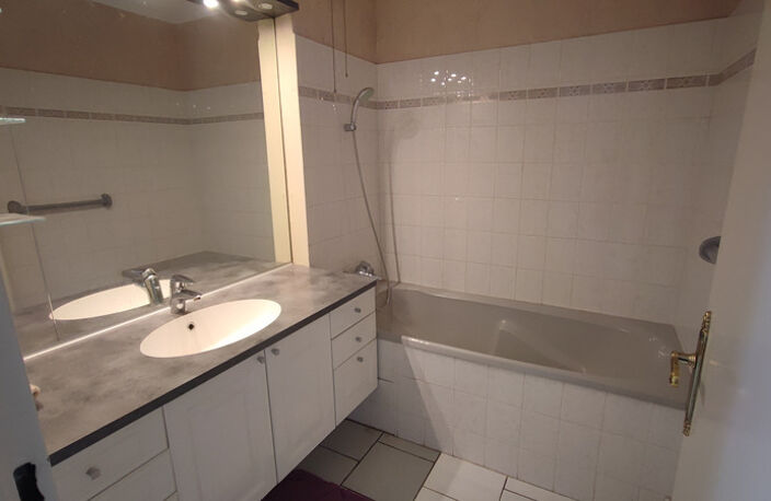 Appartement à vendre 3 pièces MEYZIEU (69) — photo 3