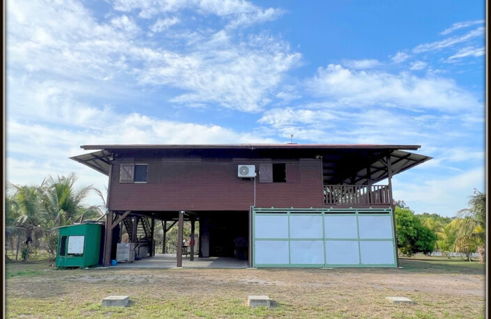 A VENDRE A KOUROU (97310 Guyane Française) UNE MAGNIFIQUE MAISON DE CAMPAGNE T4 DE 103 m² SUR UN TERRAIN DE 5000 m² - AU PRIX DE 395 000 € — photo 2