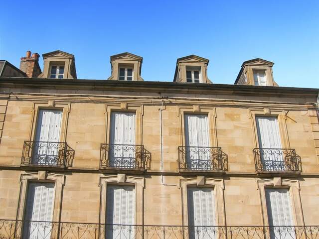Maison à vendre à AUTUN avec studio et chambre PMR, cour, garage — photo du bien