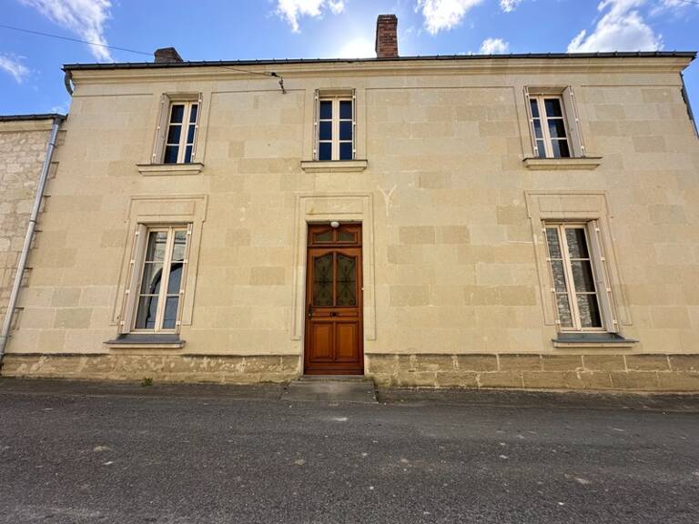LE PUY NOTRE DAME, Maison tuffeau de 162m² avec cour, jardin clos et dépendances — photo 1