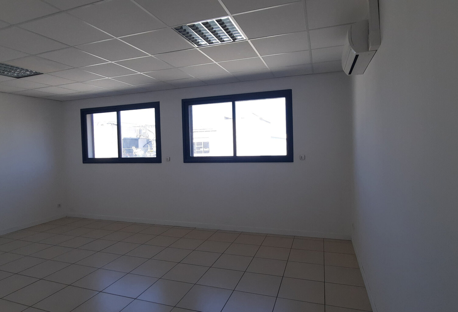Locaux Professionnels Centre Medical Sormiou / Parking / Sal — photo 1