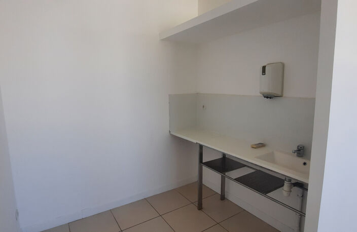 Locaux Professionnels Centre Medical Sormiou / Parking / Sal — photo 3
