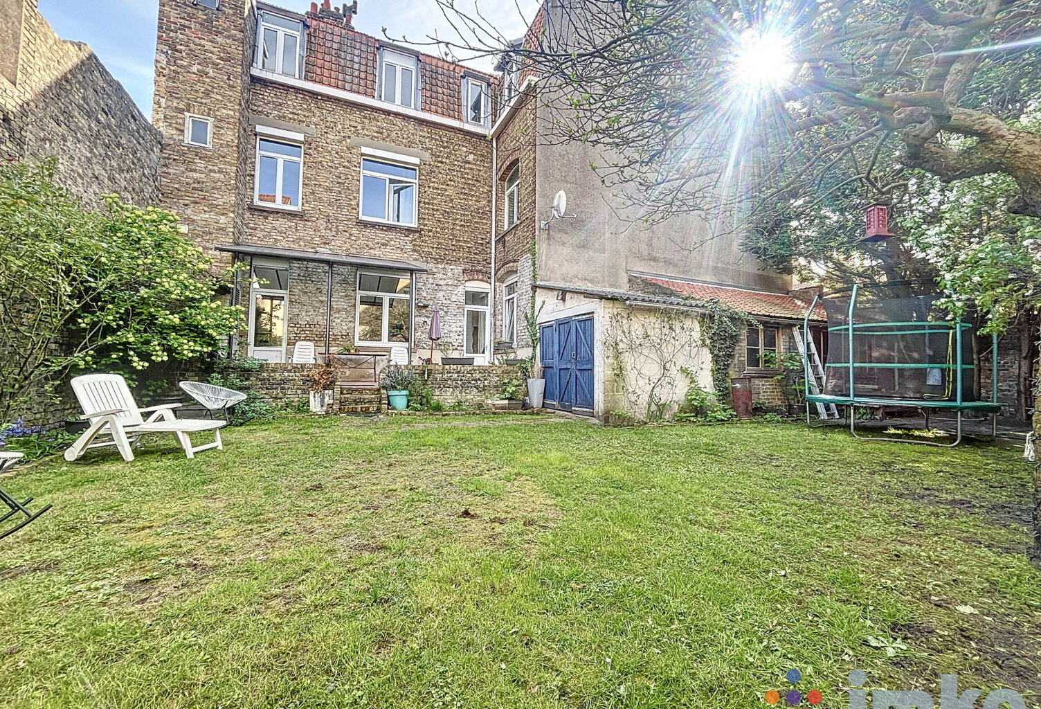 Grande maison semi-individuelle avec jardin et garage. — photo 1