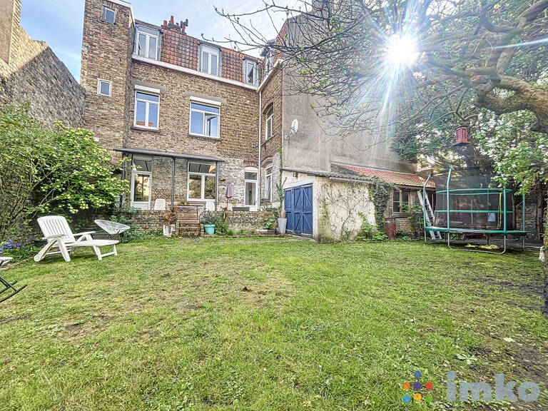 Grande maison semi-individuelle avec jardin et garage. — photo 1