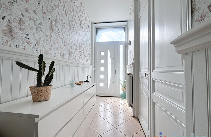 Grande maison semi-individuelle avec jardin et garage. — photo 5