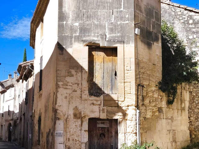 DPT BOULBON (13) MAISON DE VILLAGE AVEC COUR A RENOVER — photo du bien