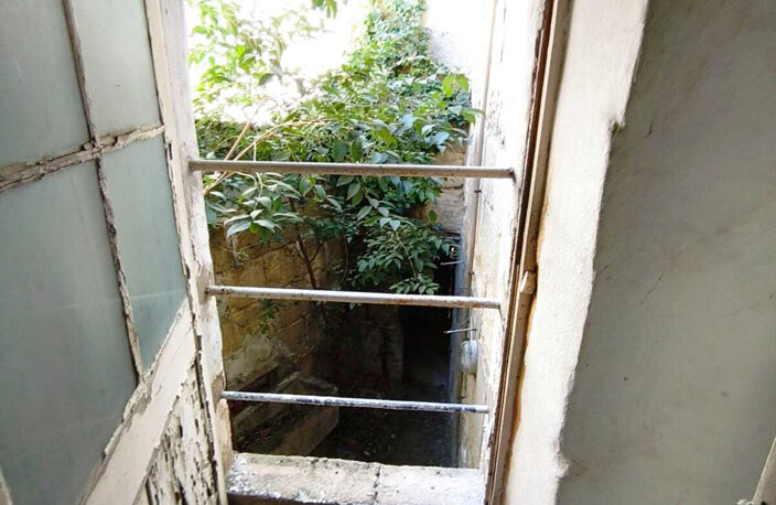 DPT BOULBON (13) MAISON DE VILLAGE AVEC COUR A RENOVER — photo 4