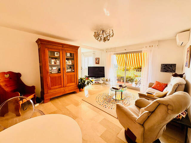 APPARTEMENT DE 94 m2 EN DERNIER ETAGE RESIDENCE SECURISEE AVEC PISCINE — photo du bien