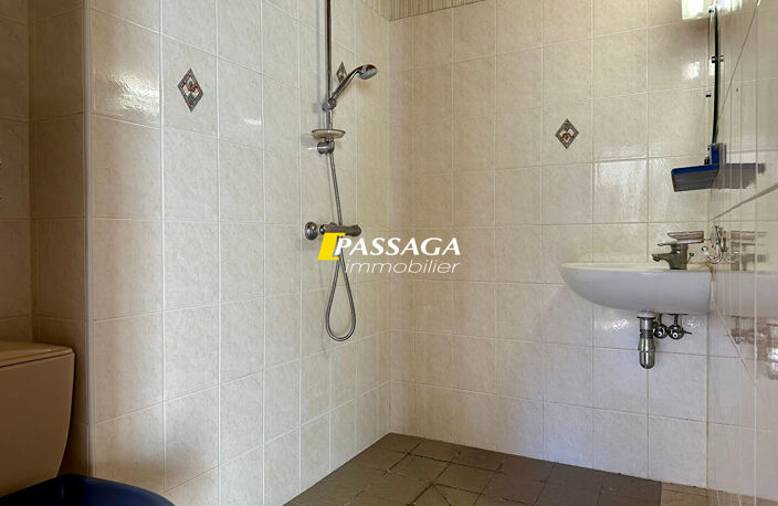 A VENDRE - Maison d'habitation de type 3 avec terrasses et jardin non attenant - SAINT GERMAIN DU TEIL — photo 5