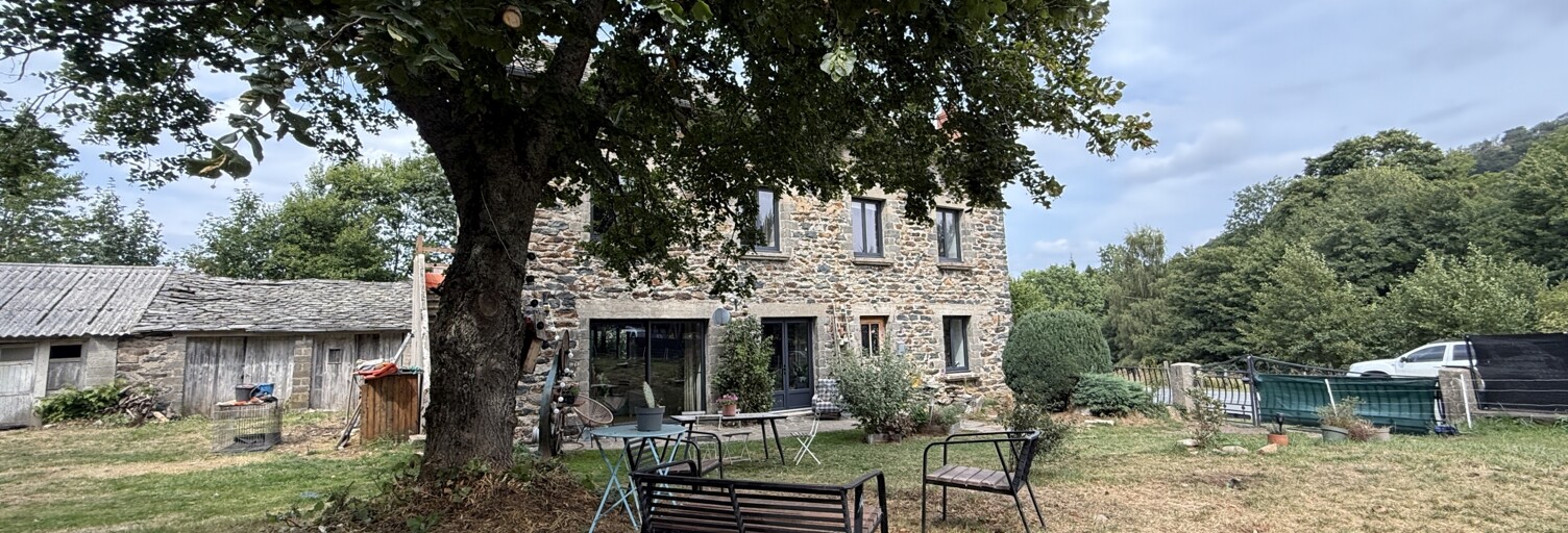 Maison 8 Pièces 197 m² à vendre à Araules (43200)