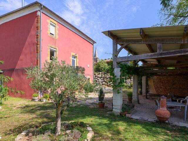 Maison en pierre de 5 pièces principales — photo du bien