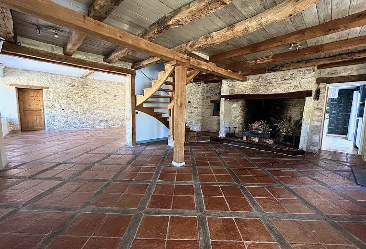 Maison en pierre de 5 pièces principales — photo 1
