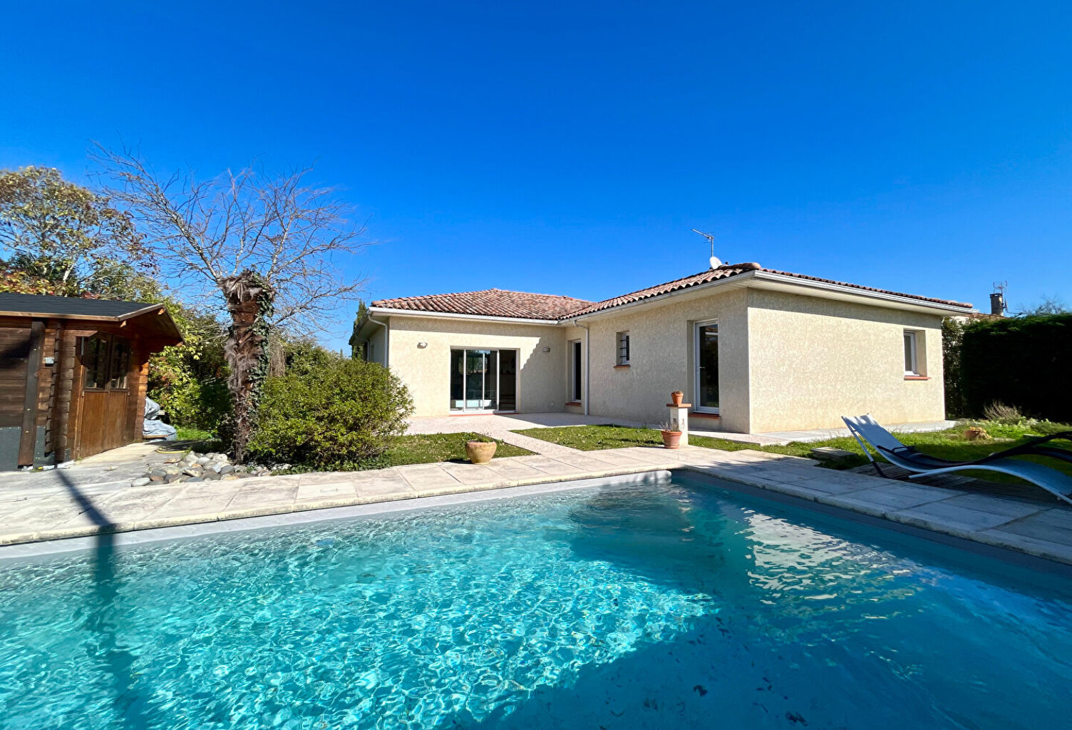 LEGUEVIN - Maison meublé- 137m² -  avec piscine et terrain de 870m² — photo 1