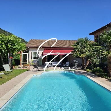 Maison 7 pièces 550000 €