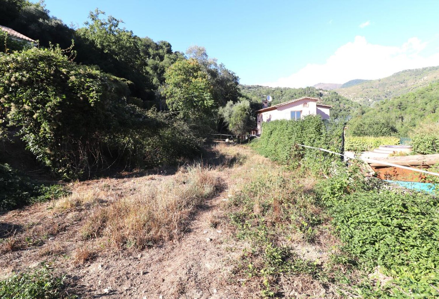 Terrain constructible à COARAZE 1685 M² — photo 1