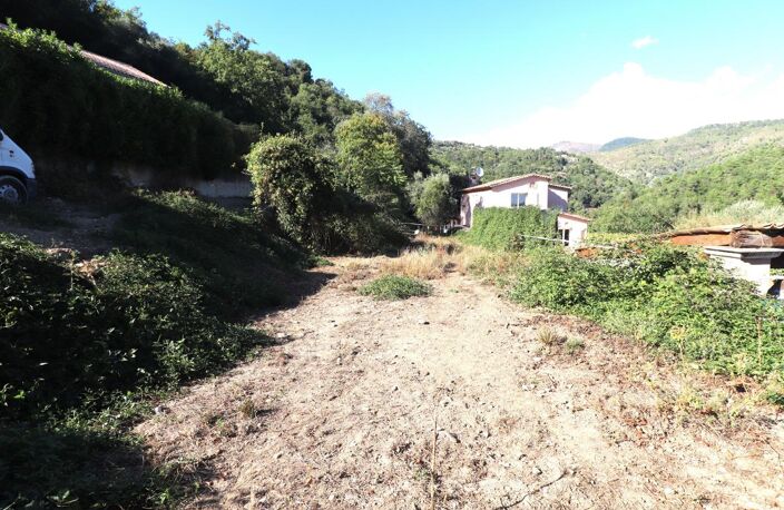 Terrain constructible à COARAZE 1685 M² — photo 4