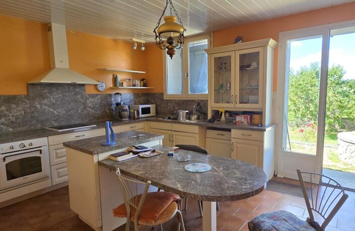 Maison Familiale de 9 chambres avec Grange et Jardin - Centre-Bourg - Calme et Tranquilité — photo 2