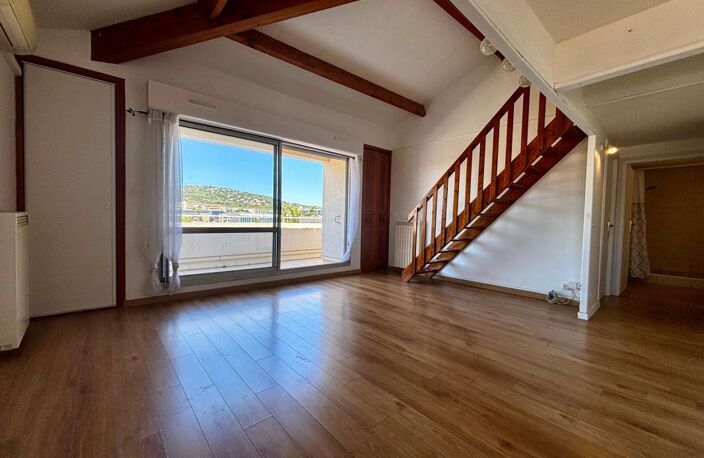 Superbe duplex à vendre avec TERRASSE, PARKING, CELLIER & VUE — photo 2