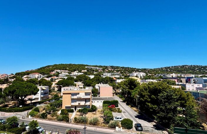 Superbe duplex à vendre avec TERRASSE, PARKING, CELLIER & VUE — photo 4
