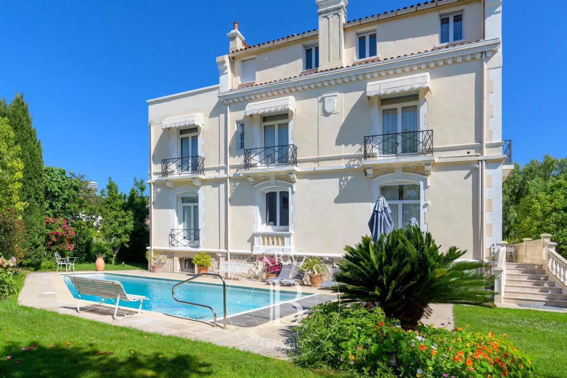 Villa / Maison  T9 à vendre Marseille 8eme 13008