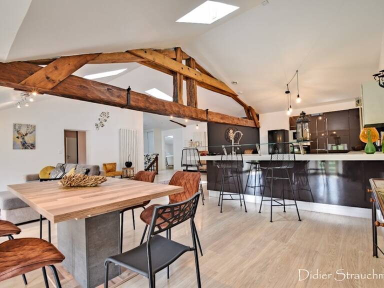 Dpt Charente Maritime (17), à vendre SAINT SAVINIEN immeuble — photo 1