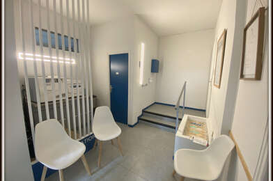 Local industriel 3 pièces 77000 €