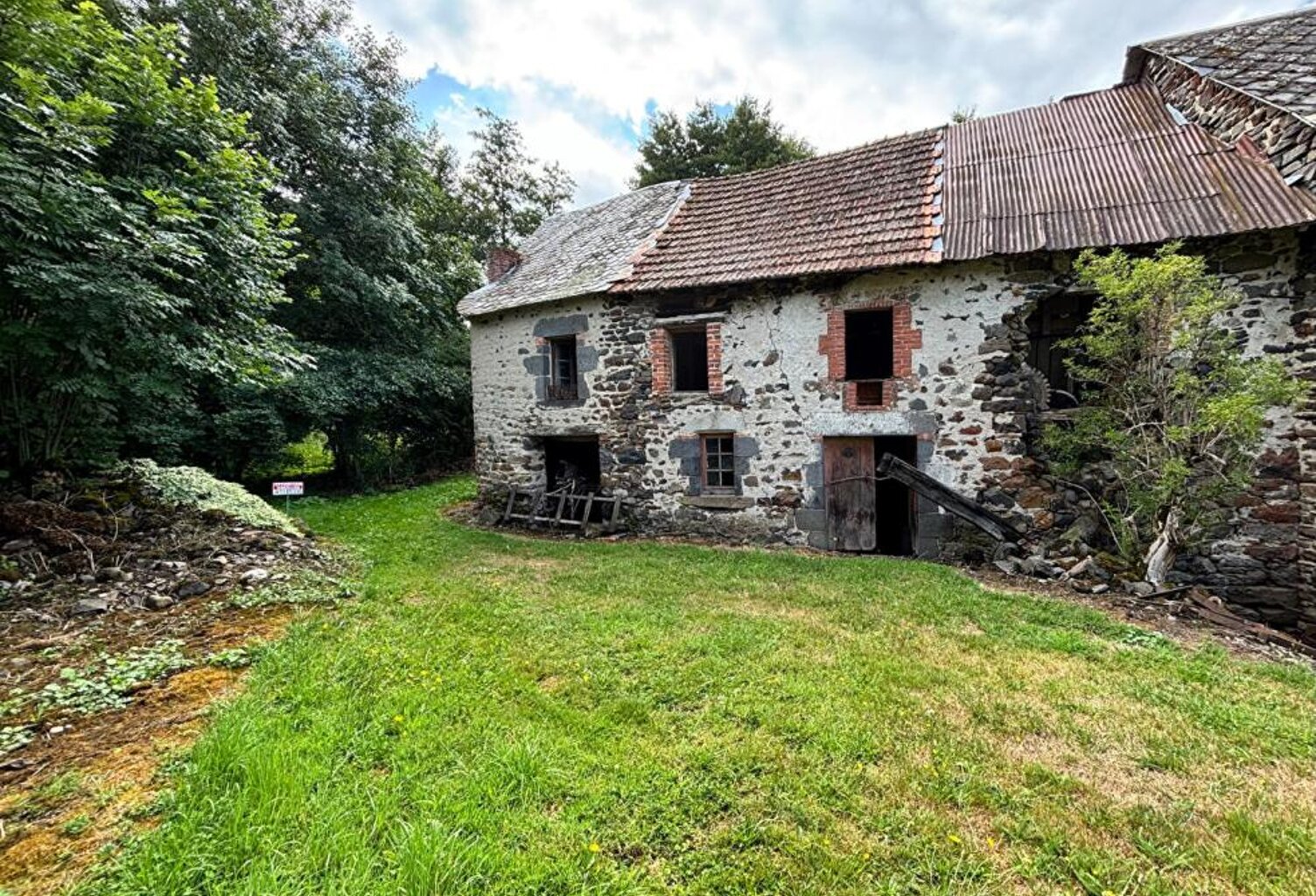 Ancien moulin à vendre à rénover entre Gelles et Mazaye de plus de 85m² — photo 1