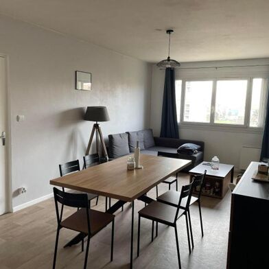 Appartement 3 pièces 830 €