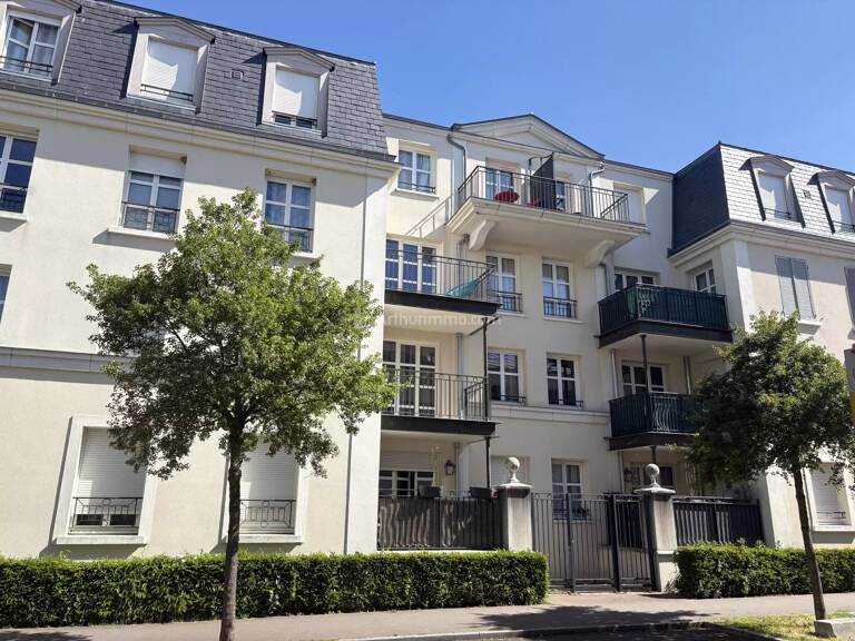 À Vendre – Appartement F2 – Résidence Les Trianons du Lac — photo 1