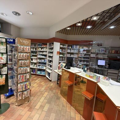 Commerce  300000 €