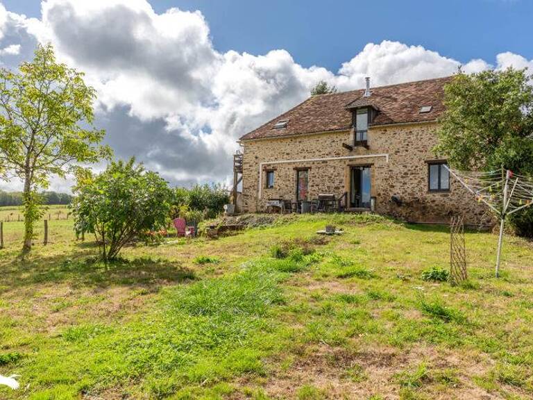 Maison en pierre de 8 pièces principales — photo 1