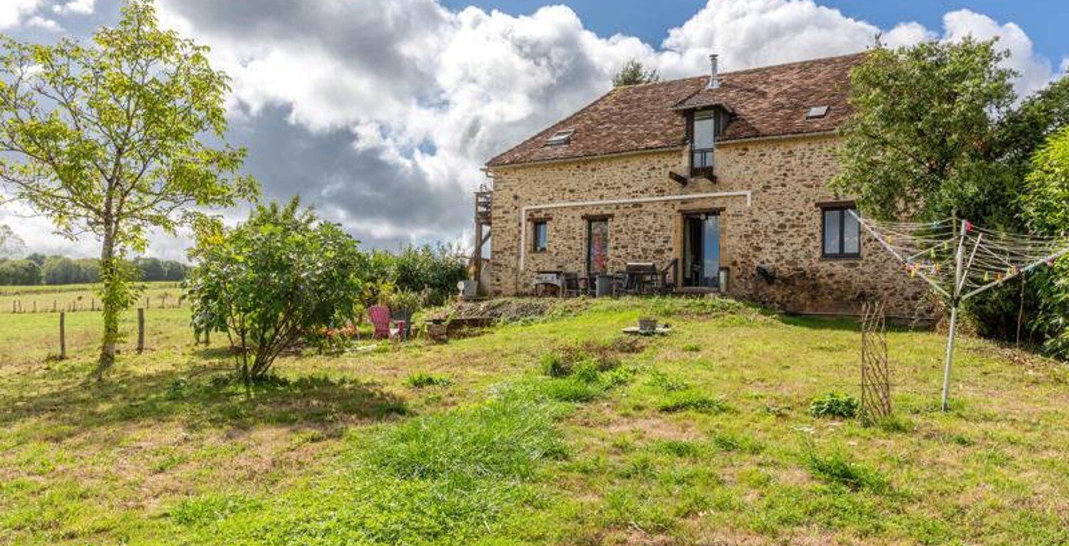 Maison en pierre de 8 pièces principales — photo 1