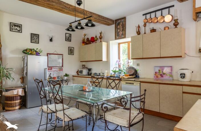 Maison en pierre de 8 pièces principales — photo 2