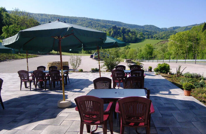 Vente propriété commerciale + 4 appartements, terrain de 2 h — photo 3