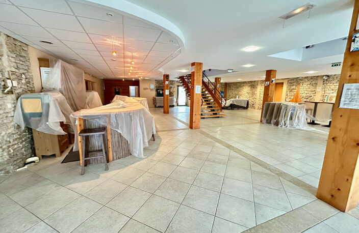 Vente propriété commerciale + 4 appartements, terrain de 2 h — photo 4
